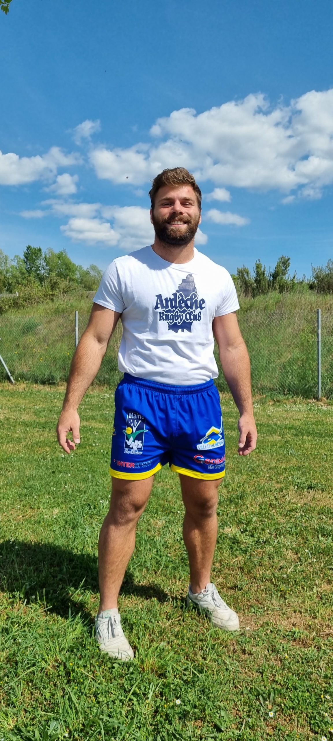 SHORT CLUB