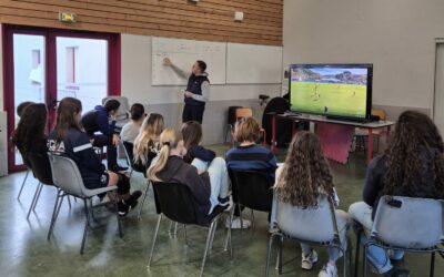 JOUER ET ARBITRER PARTICIPENT DU MEME JEU DU RUGBY